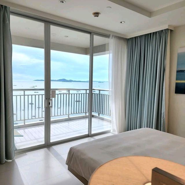Review โรงแรม Holiday Inn Pattaya