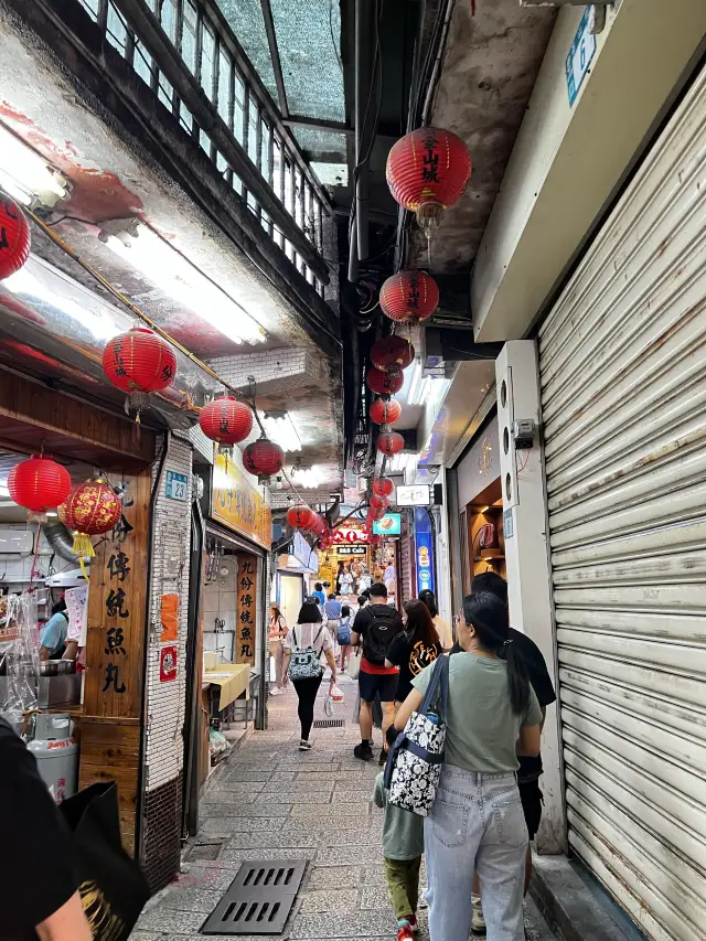 Jiufen Old Street with pretty sunset 🌅 