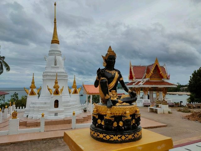 วัดราชธรรมาราม (วัดพระธาตุศิลางู)​ สมุย