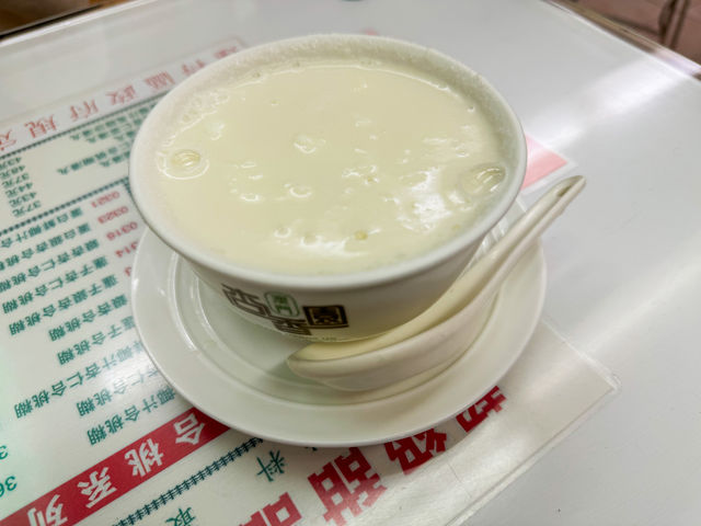 中國-澳門🇲🇴歷史悠久的即磨杏仁糖水老店 中國-澳門🇲🇴歷史悠久的即磨杏仁糖水老店