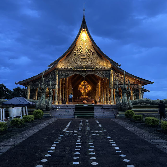 วัดสิรินธรวรารามภูพร้าว - อุบลราชธานี