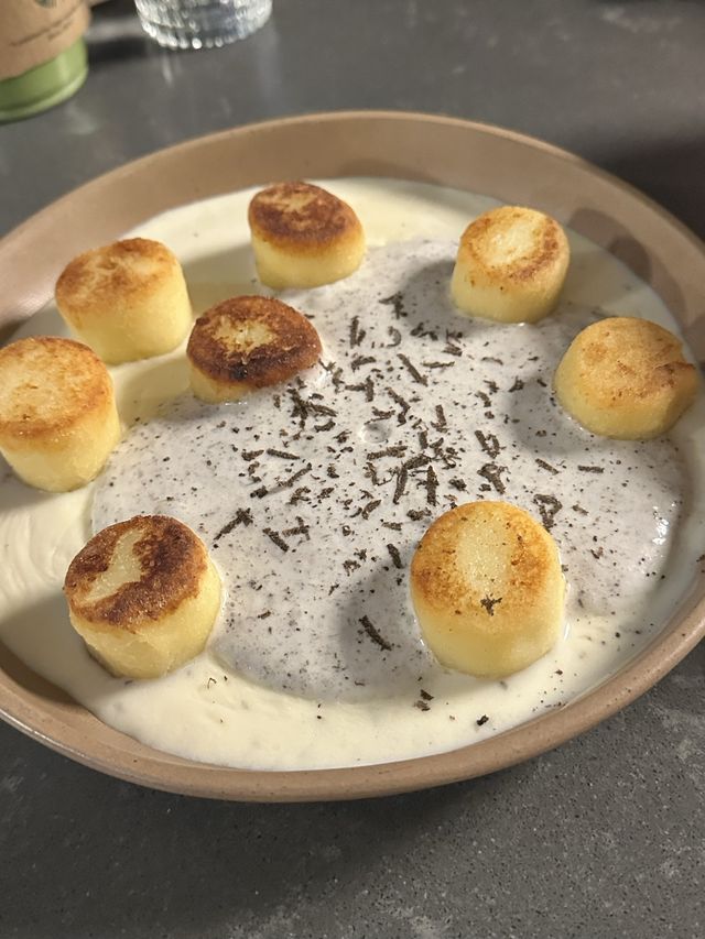 와인과 뇨끼가 맛있는 심퍼티쿠시 가로수길점😘