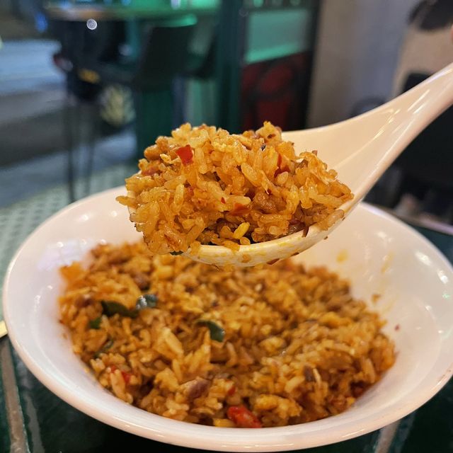 港式懷舊風嘅泰式菜館