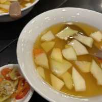 胡志明市的正宗河內烤肉片