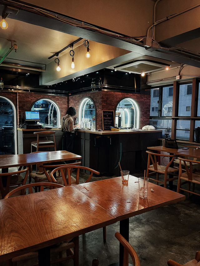 旺角新開貓貓餐廳之meowtini  cat  cafe  &  bar