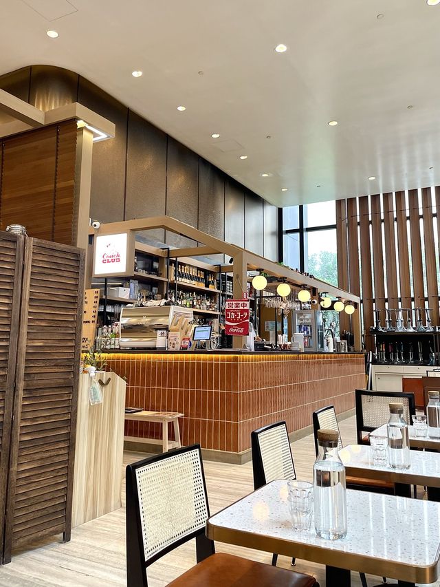 香港銅鑼灣復古風寵物友善咖啡店-Couch Club