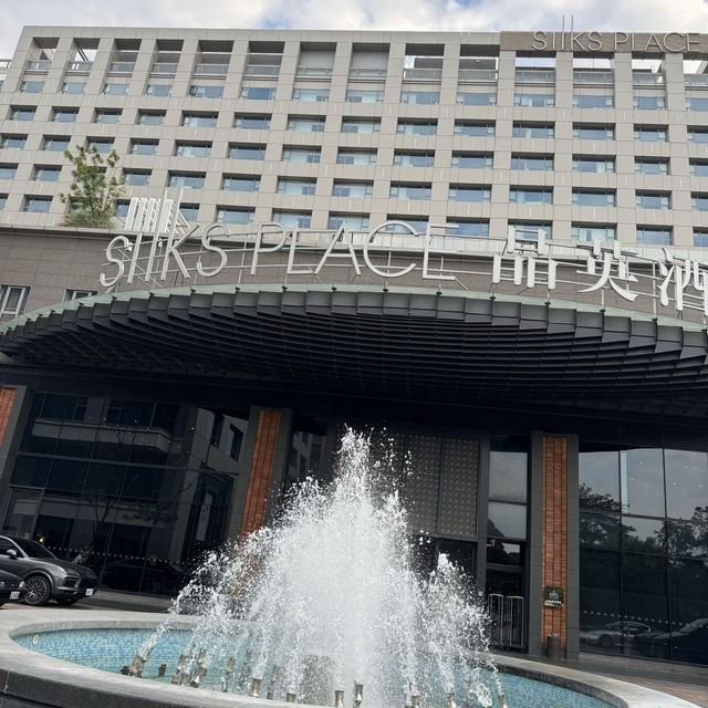 Comfy stay @ Silks Place