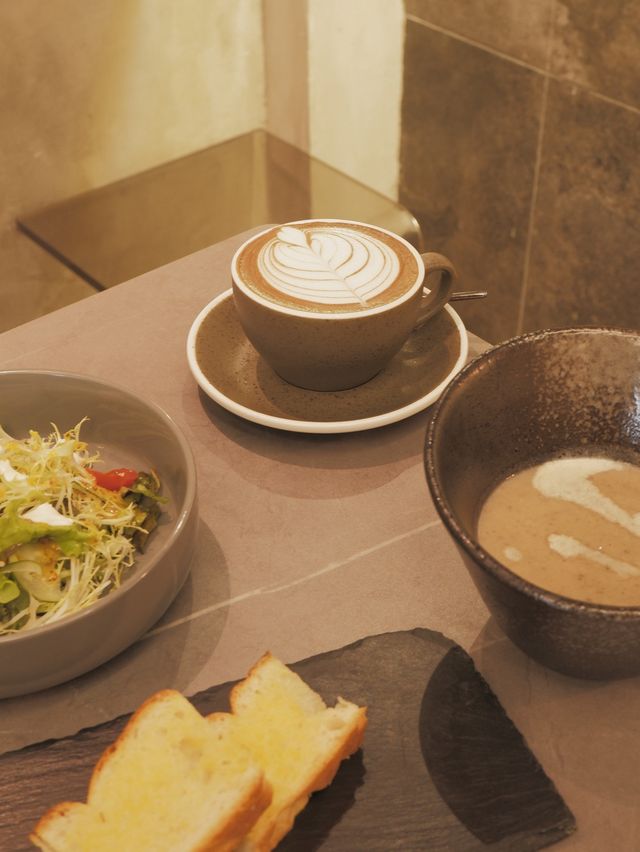 元朗工業風Cafe，推出二人聖誕大餐