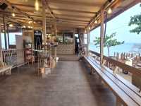 “ครัวเฉลียงลม” ร้านอาหารวิวสวยเกาะล้าน