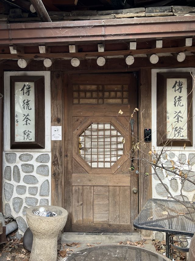 仁寺洞の路地裏、耕仁美術館に併設「伝統茶院」
