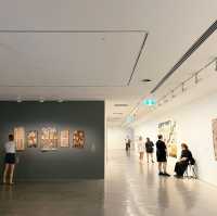 เดินชมงานศิลปะที่ Museum of Contemporary Art Austr