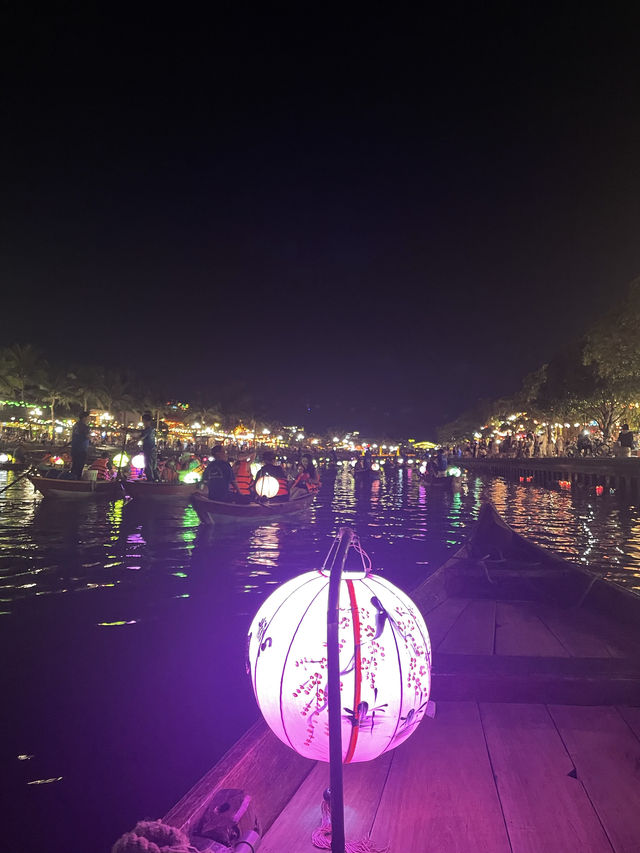 🇻🇳夜遊會安古城👍🏾浪漫小船放燈籠🏮