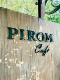 ถ่ายรูปกันที่ Pirom Cafe