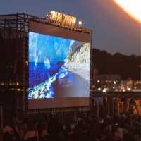 【神奈川・逗子】潮風に吹かれながら極上の映画体験 逗子海岸映画祭