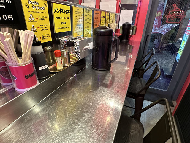 福岡・大名。大名系二郎インスパイア専門ラーメン店『MENDROID(メンドロイド)』