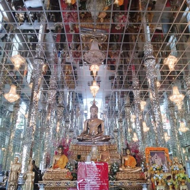 สักการะพระใหญ่ วัดม่วง