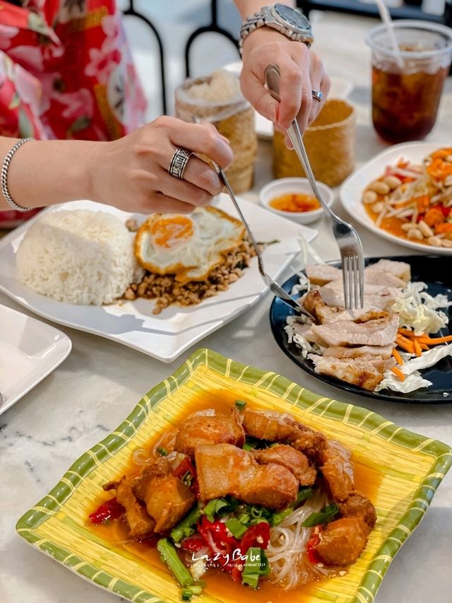 อร่อยแซ่บ ตำเส้นเล็กหมูกรอบเด็ดมาก