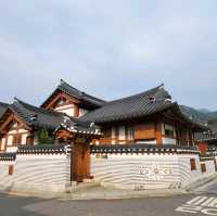Eunpyeong hanok village with majestic Bukhansan view