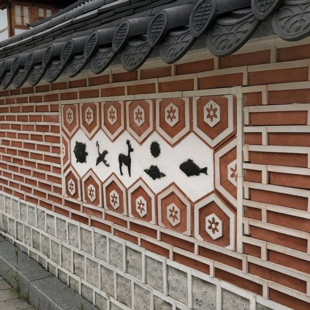 Eunpyeong hanok village with majestic Bukhansan view