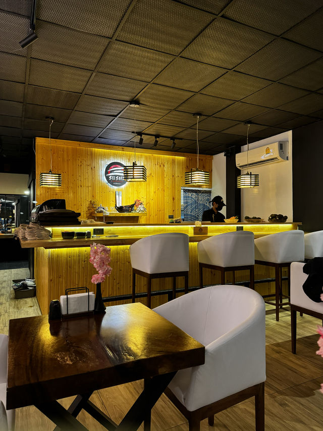 タイ🇹🇭プーケット　🍸barと寿司ラウンジ🍣