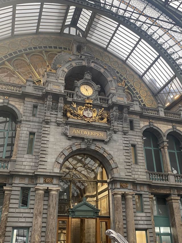 Antwerpen สถานรถไฟที่สวยที่สุดในเบลเยี่ยม