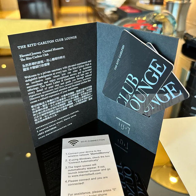 「香港」眺望維港天際線的麗思卡爾頓酒店