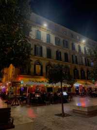 💙Stunning Spanish square in town💙Great for drinks and food! 
