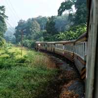 ชมรถไฟ สะพานโค้งสถาปตยกรรมตะวันตก