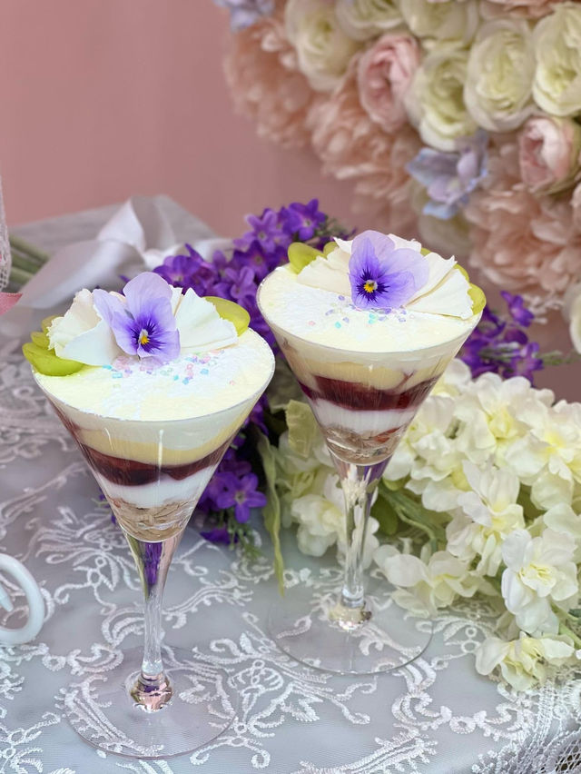 お花がたくさんのアフタヌーンティー🌼🌸💐 お花がたくさんのアフタヌーンティー🌼🌸💐