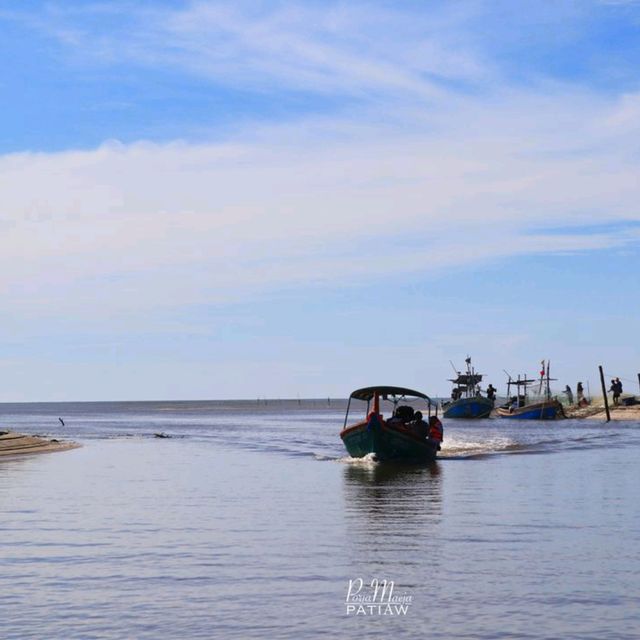 ล่องเรือ "คลองเขาแดง" ชมหินรูปร่างแปลกตา