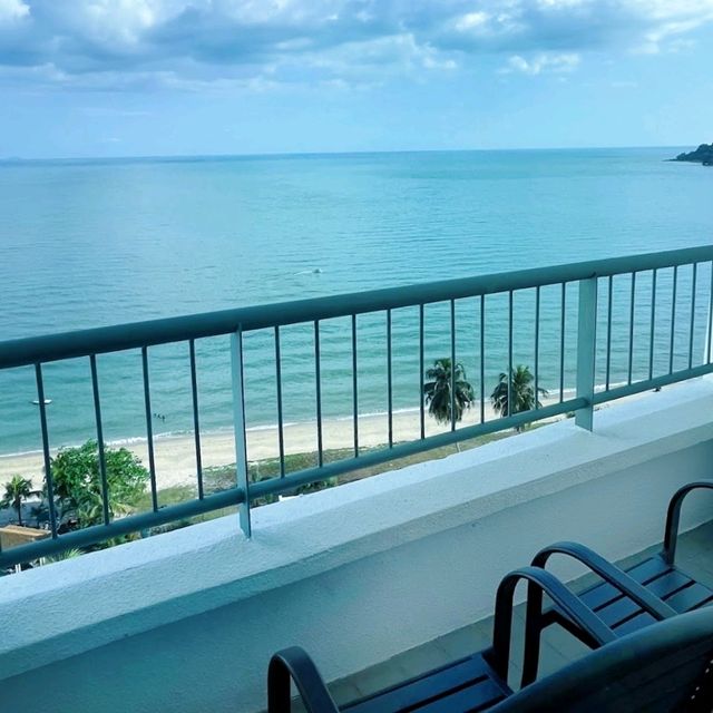 Flamingo Hotel By The Beach, balcony with gorgeous seaview!