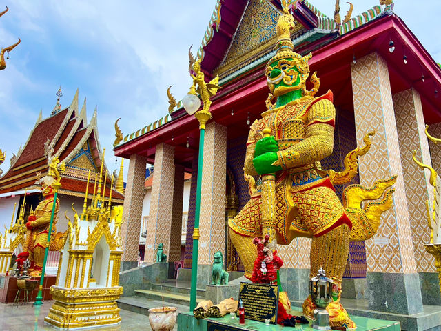 สักการะพระราหูวัดขุนจันทร์