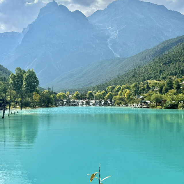 The Bluest lake I’ve ever seen. This is not Switzerland, this China.