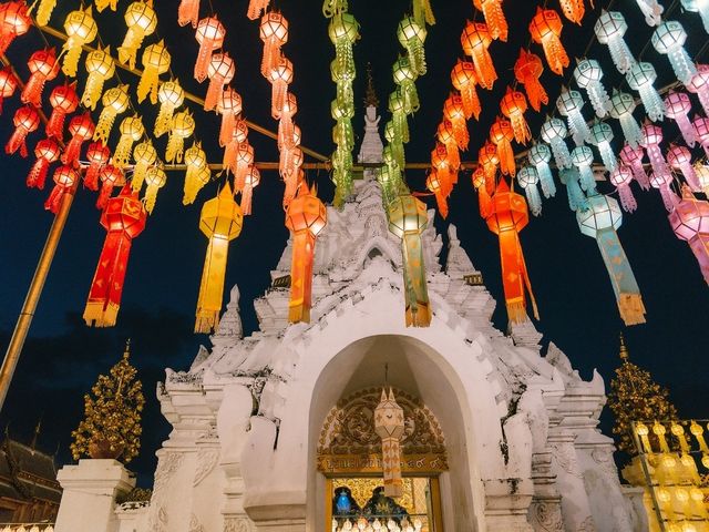 เทศกาล “โคมแสนดวง”