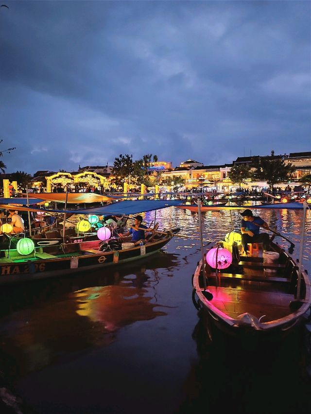 CHARMING OLD TOWN IN HOI-AN 😍