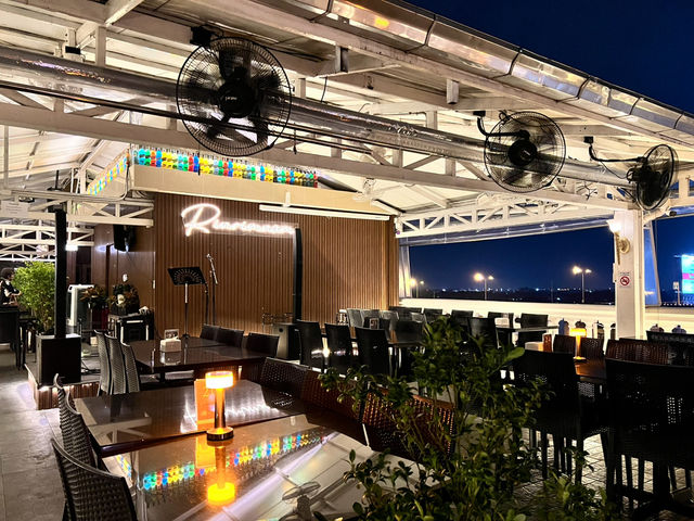 รินริมน้ำ Rooftop ริมแม่น้ำเจ้าพระยา นนทบุรี