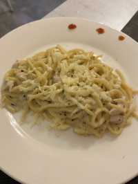 "Kunaa cafe & bistro，慢慢享受美食"