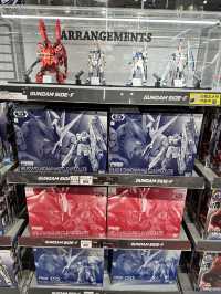 実物大のガンダム！毎時間動く演出！	ショップではここだけ限定商品も・・