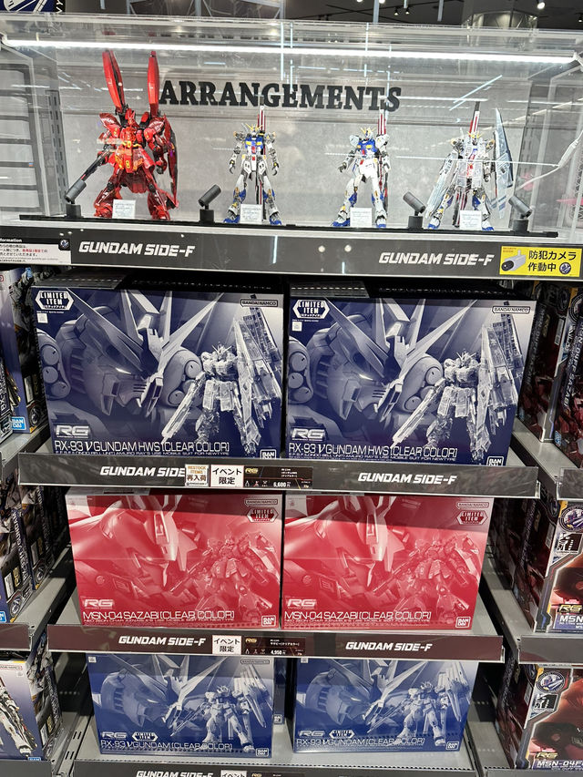 実物大のガンダム！毎時間動く演出！	ショップではここだけ限定商品も・・