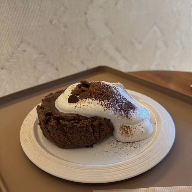 韓国🇰🇷ホンデエリアにある静かでオシャレなカフェ☕️