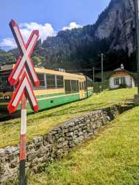 擁有72條瀑布的瑞士美麗小鎮：勞特布龍嫩 Lauterbrunnen