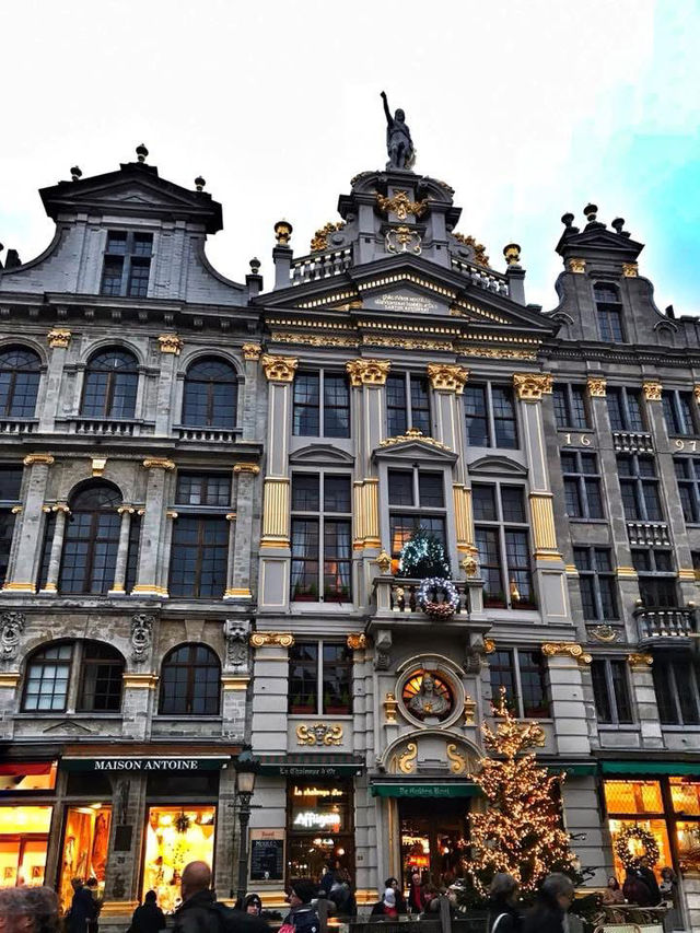 🎄🇧🇪Beautiful Square in Brussels Belgium🇧🇪😍