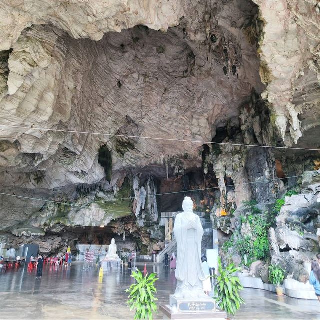 Kek Lok Tong Cave Temple and Zen Gardens