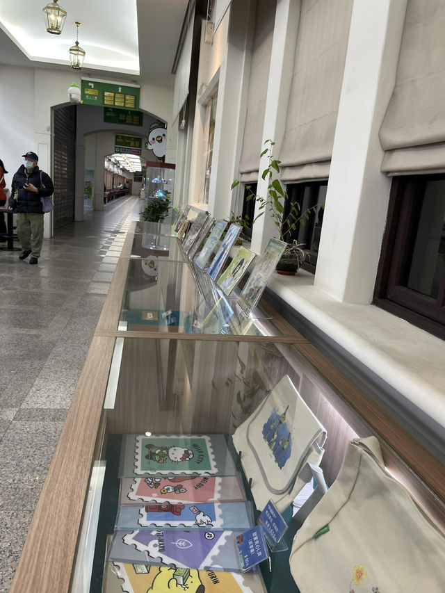 📝 漫步古典與現代的交會處：台北之旅 🌙🏛️