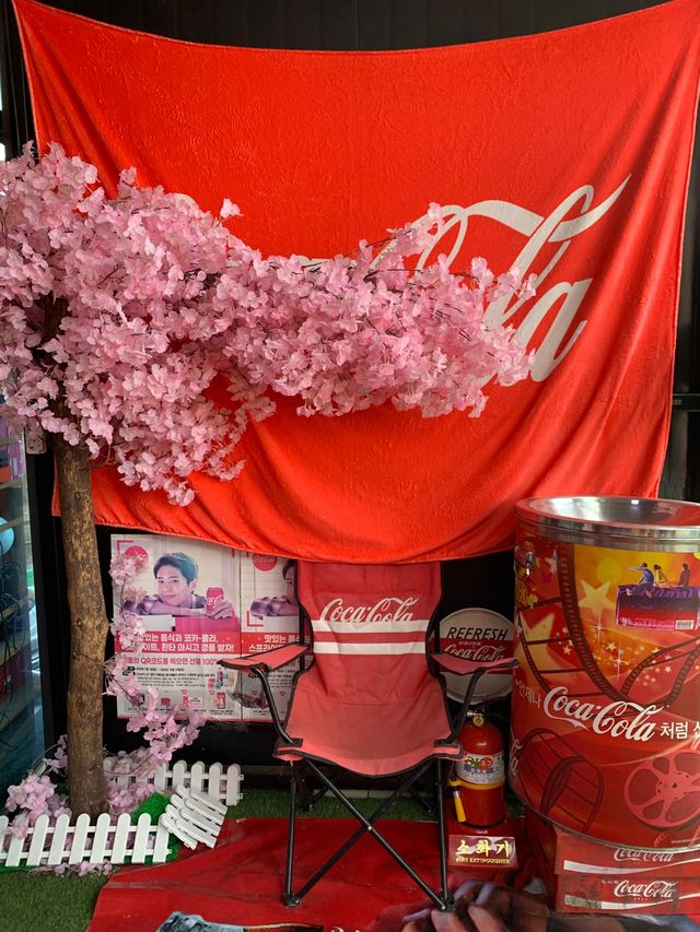 "고령에서 만난 코카콜라 천국! 이색카페 탐방"