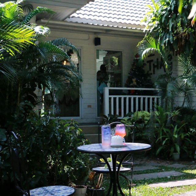 คาเฟ่ริมน้ำ Koffee Thai by บ้านน้ำเรือนศิลป์
