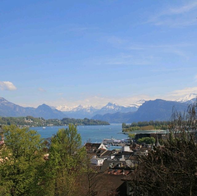 เดินเล่นกันบนกำแพงเมืองเก่า Luzern 