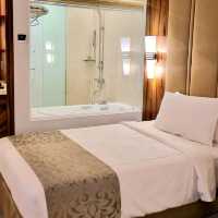 JAW DROP VIEWS OF THE LAKE AND MOSQUE : ZENITH HOTEL PUTRAJAYA