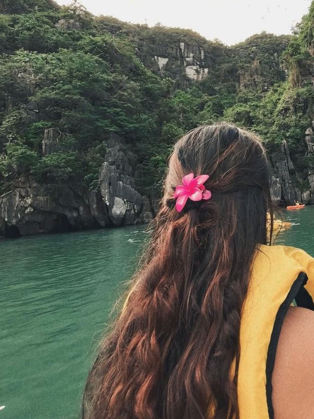 🌊 Explore the Stunning Ha Long Bay! 🏝️