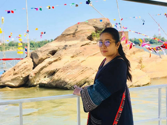 พระธาตุกลางน้ำโขง อายุ2000ปี
